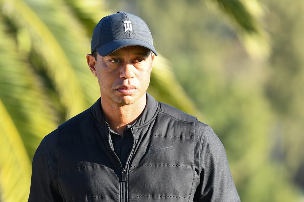 tiger-woods-diz-a-policia-que-falava-com-presidente-apos-capotar-suv-na-florida