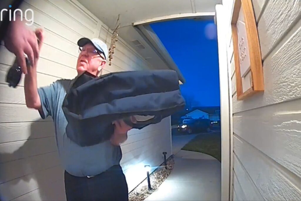 cliente-faz-vaquinha-para-entregador-de-69-anos-e-arrecada-r$-144-mil