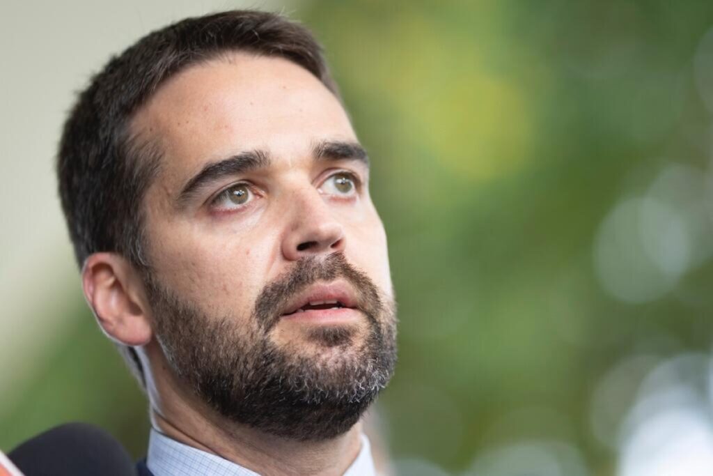 eduardo-leite-lamenta-queda-de-aviao-no-rs:-“triste-acontecimento”