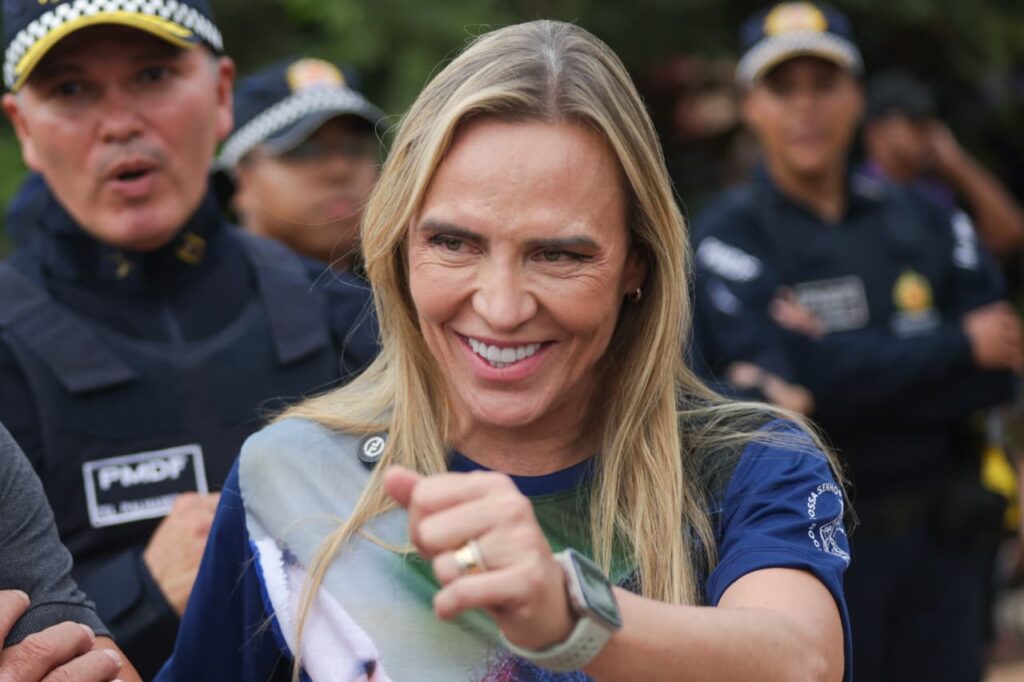 “brasil-e-um-pais-cristao”,-diz-celina-em-via-sacra-no-morro-da-capelinha