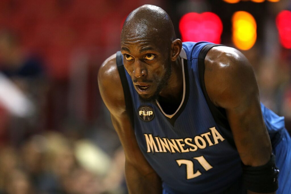 em-homenagem-a-kevin-garnett,-timberwolves-vao-aposentar-camisa-21