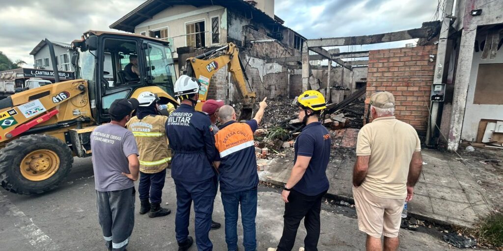 Bombeiros localizam quarta vítima da queda de avião no RS bombeiros-localizam-quarta-vitima-da-queda-de-aviao-no-rs