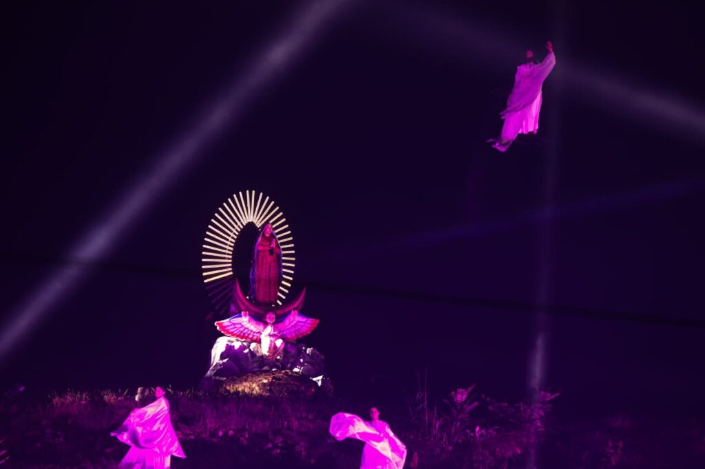 ressurreicao-de-cristo-emociona-fieis-e-e-apice-da-via-sacra-no-morro-da-capelinha.-veja-video