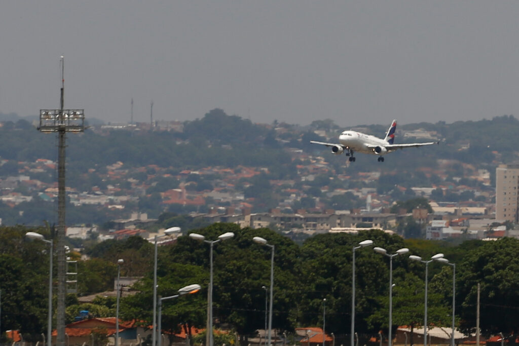 alta-do-querosene-pressiona-passagens-aereas,-que-ja-sao-vilas-da-inflacao