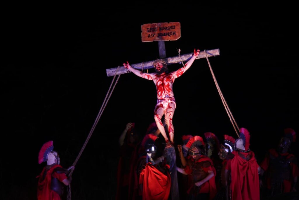 a-maior-via-sacra-do-df,-no-morro-da-capelinha,-em-fotos-e-videos