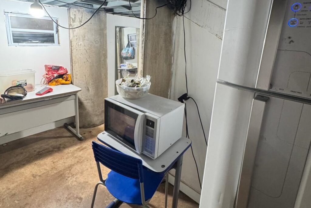 cantina-clandestina-funcionava-ao-lado-de-banheiro-em-escola-militarizada-do-df.-veja-video