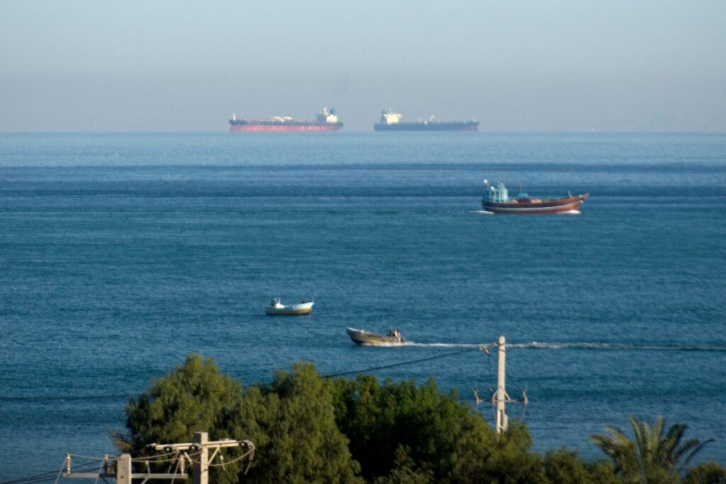 ira-afirma-ter-atacado-navio-israelense-no-estreito-de-ormuz