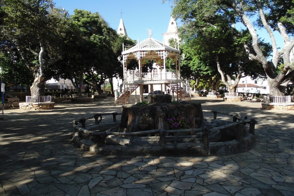 cidade-“da-fe-e-das-cachoeiras”-abre-concurso-em-mg;-sao-119-vagas