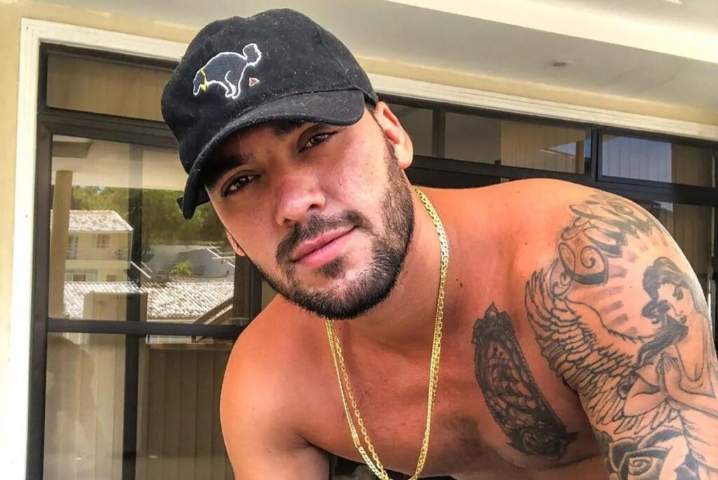 video:-ex-de-ferias-com-o-ex-e-acusado-de-homofobia