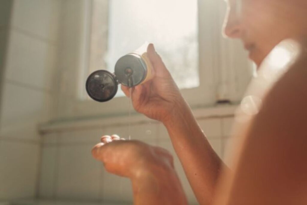 condicionador-nao-e-so-complemento-do-shampoo;-saiba-como-usar-direito