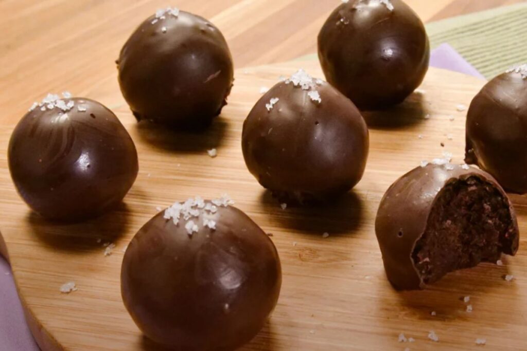 esta-bolinha-proteica-tipo-brownie-esta-salvando-dietas;-veja-receita