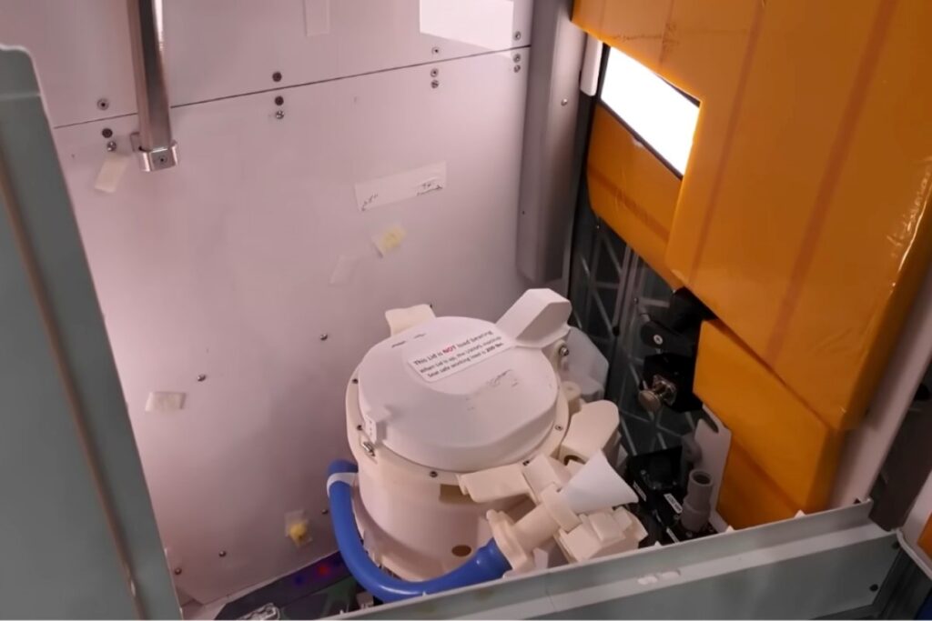 artemis-ii:-como-funciona-o-banheiro-de-r$-156-milhoes-da-nave-que-viaja-a-lua.-video