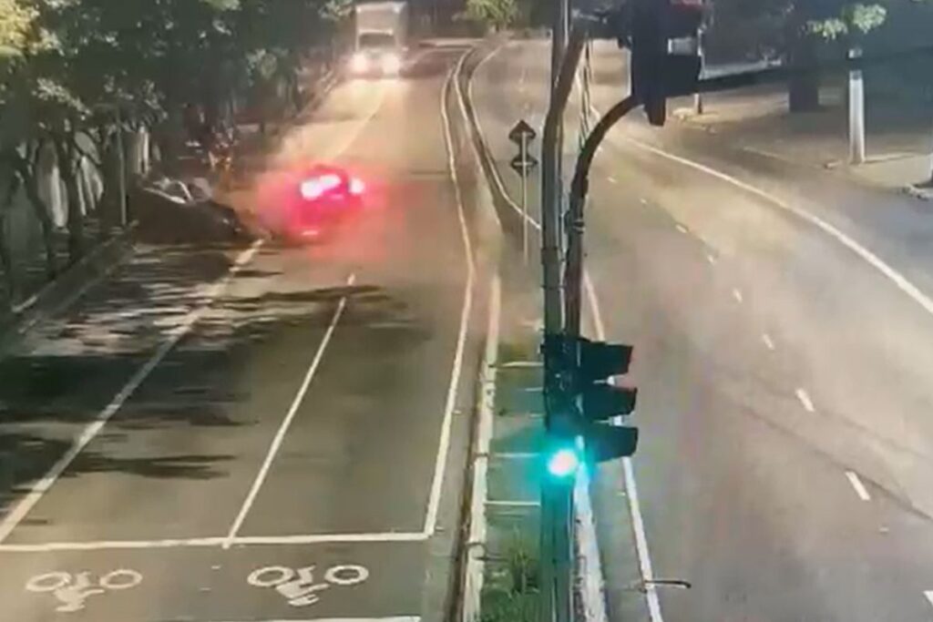 camera-flagra-motorista-de-porsche-em-alta-velocidade-antes-de-acidente.-veja-video