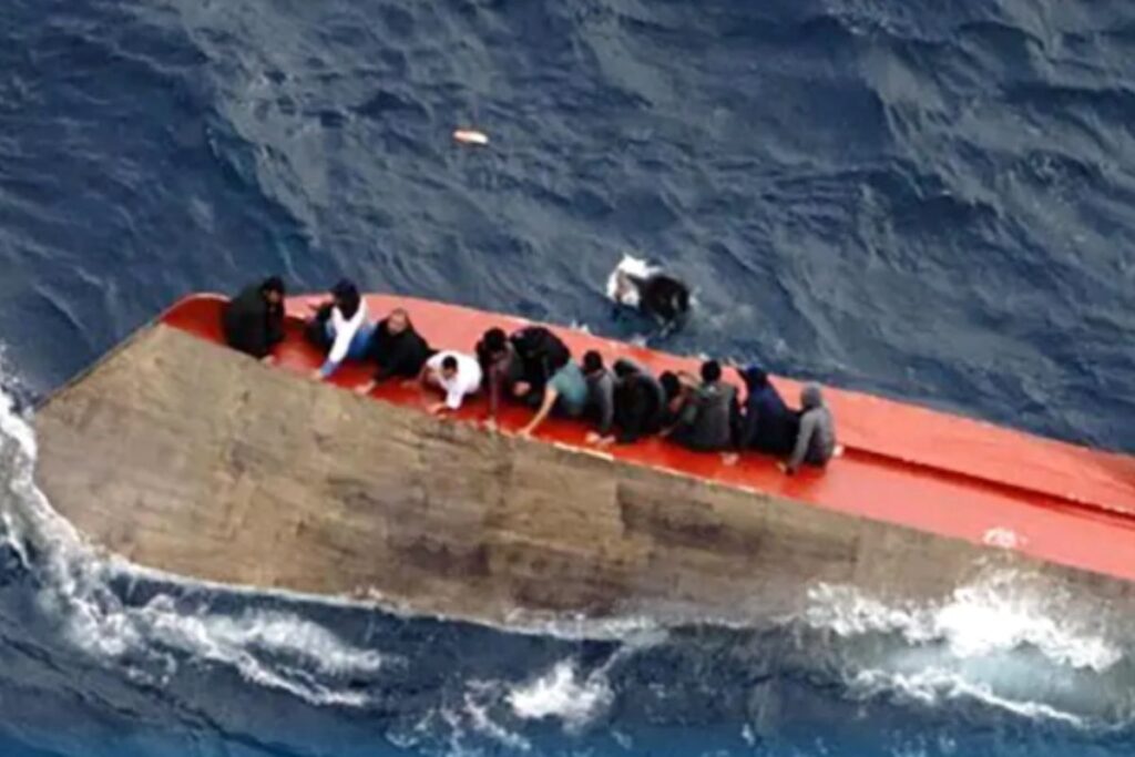 barco-com-105-imigrantes-naufraga-no-mediterraneo