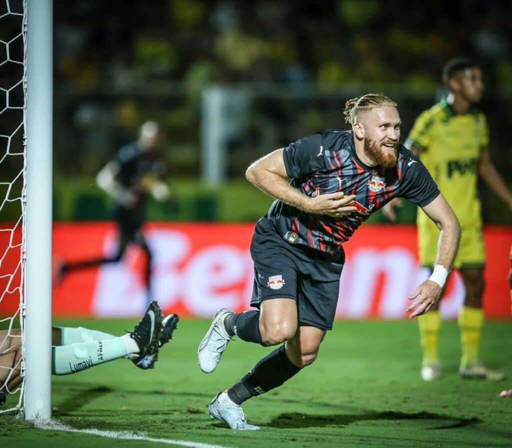 pitta-marca,-bragantino-vence-mirassol-e-soma-2a-vitoria-consecutiva