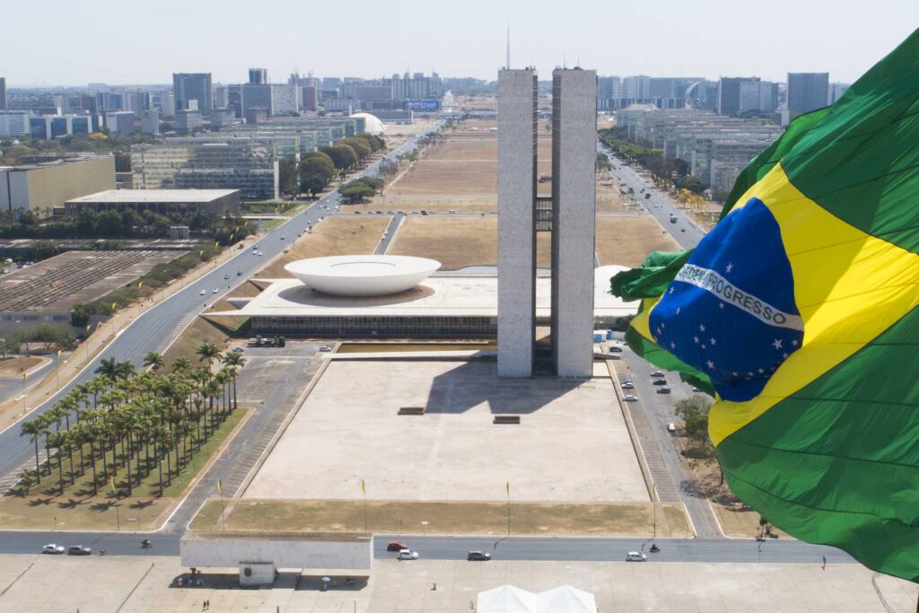 quem-fiscaliza-o-fiscal?-(por-roberto-caminha-filho)