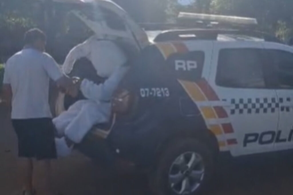 “coelhinho-do-comando-vermelho”-e-apreendido-durante-acao-de-pascoa