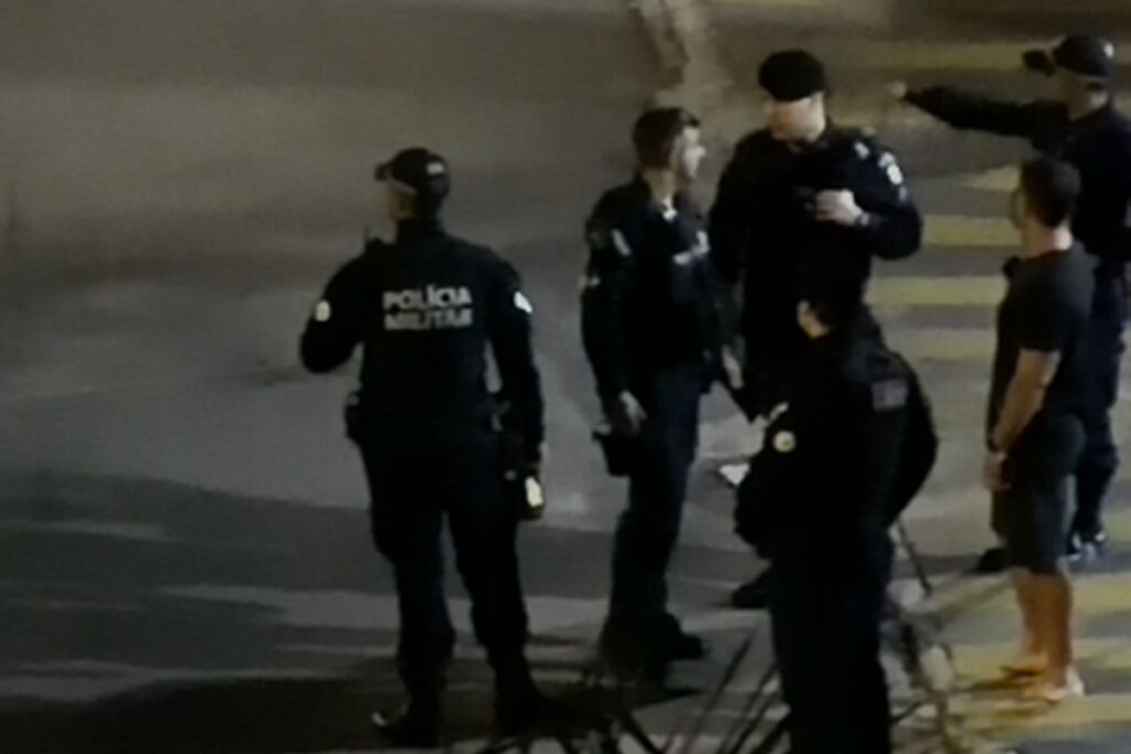 moradores-denunciam-tiro,-porrada-e-sangue-em-praca-de-aguas-claras.-veja-video