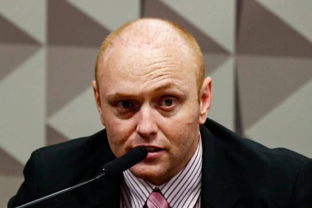 moraes-reduz-pena-de-hacker-walter-delgatti-apos-aprovacao-no-enem