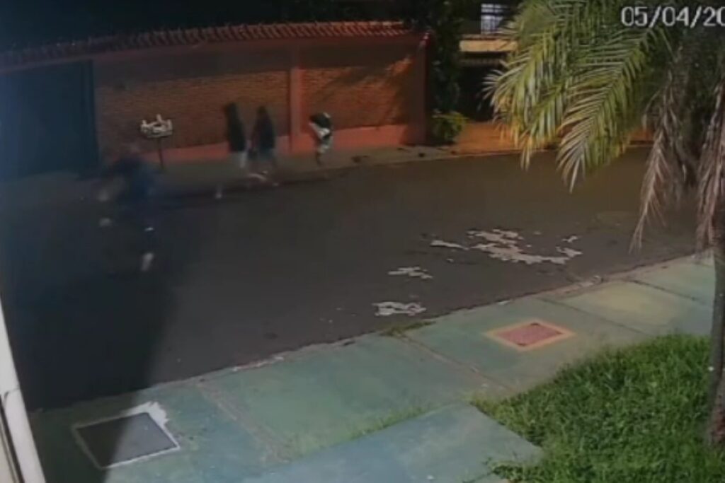 quadrilha-armada-invade-republica-e-faz-alunos-da-usp-refens-em-roubo.-veja-video