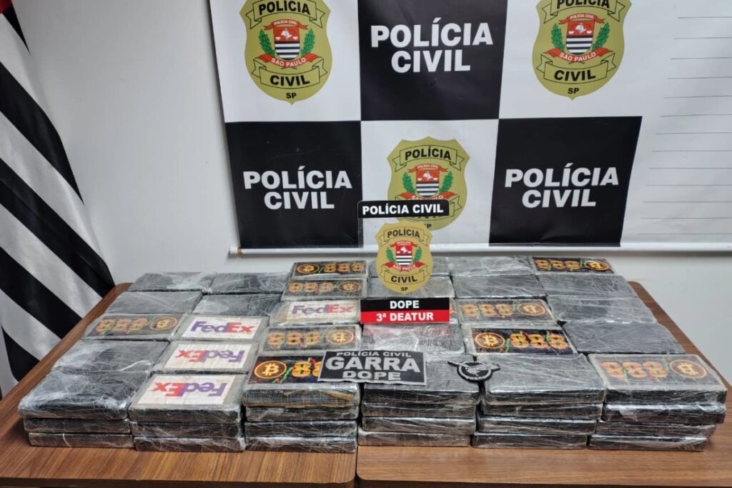 “carro-turbinado”:-veiculo-de-luxo-e-apreendido-com-118-kg-de-cocaina