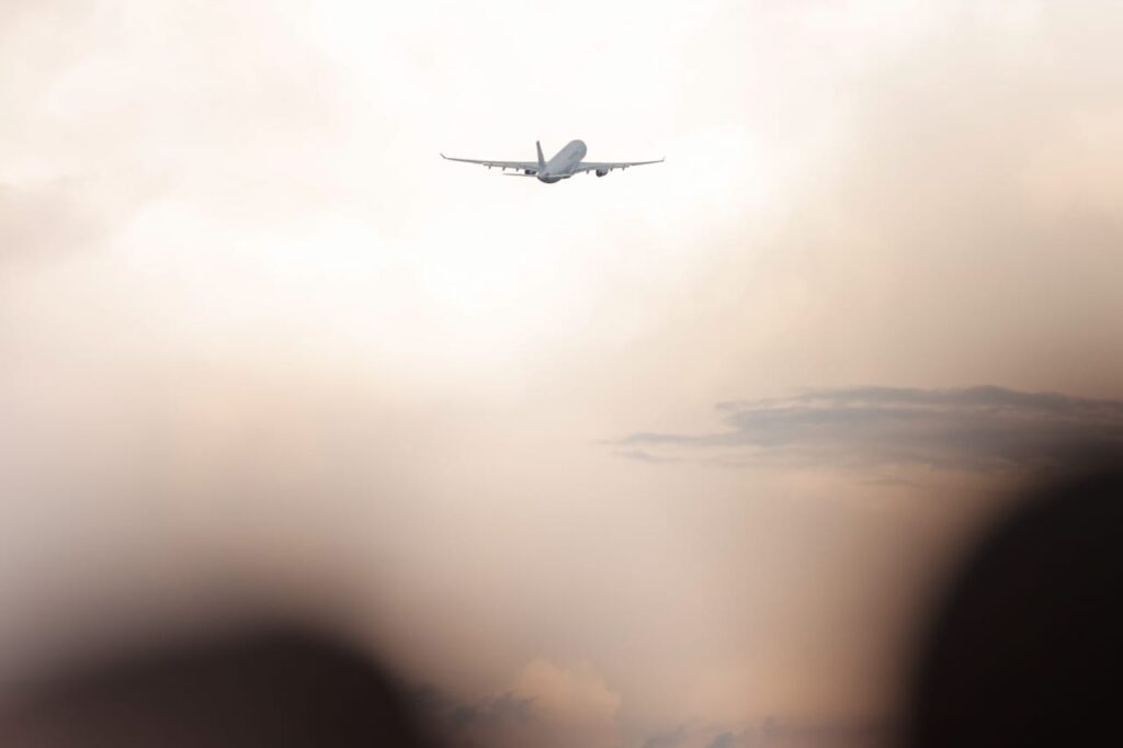 fogos-em-festa-de-casamento-causam-“susto”-em-aeroporto-na-franca