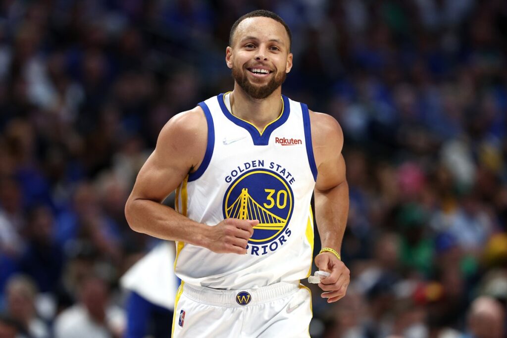 nba:-curry-volta-a-jogar-apos-mais-de-dois-meses-afastado-por-lesao