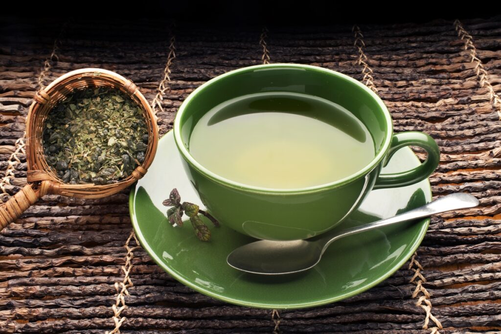 tomar-estes-chas-ajuda-a-diminuir-o-inchaco-da-barriga-e-reduz-os-gases