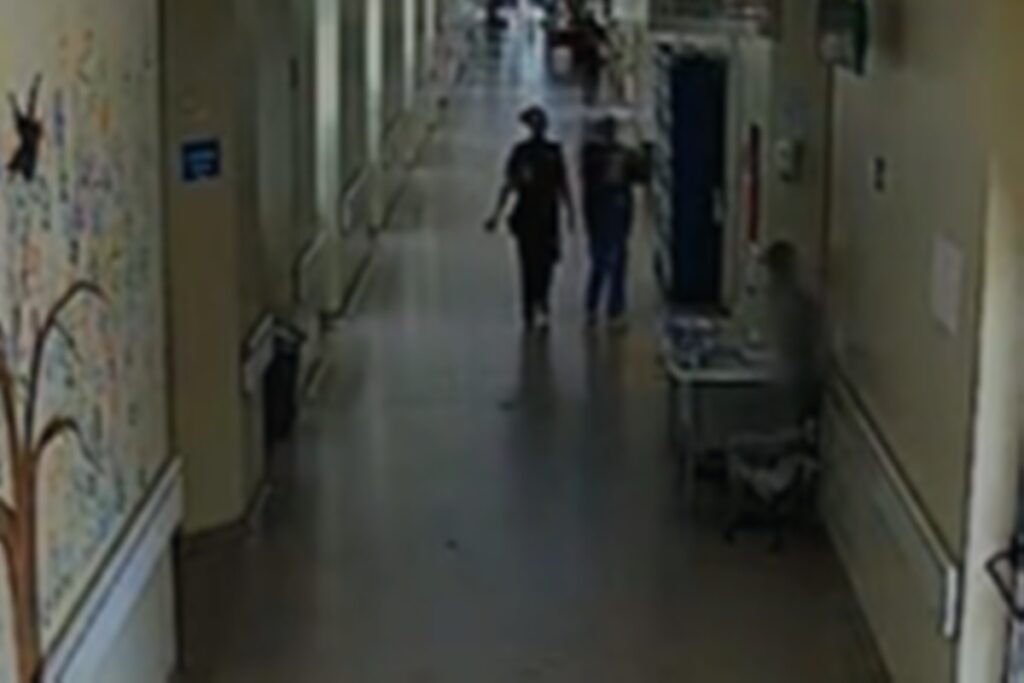 camera-flagrou-vigilante-correndo-atras-de-sequestradora-de-bebe-no-df