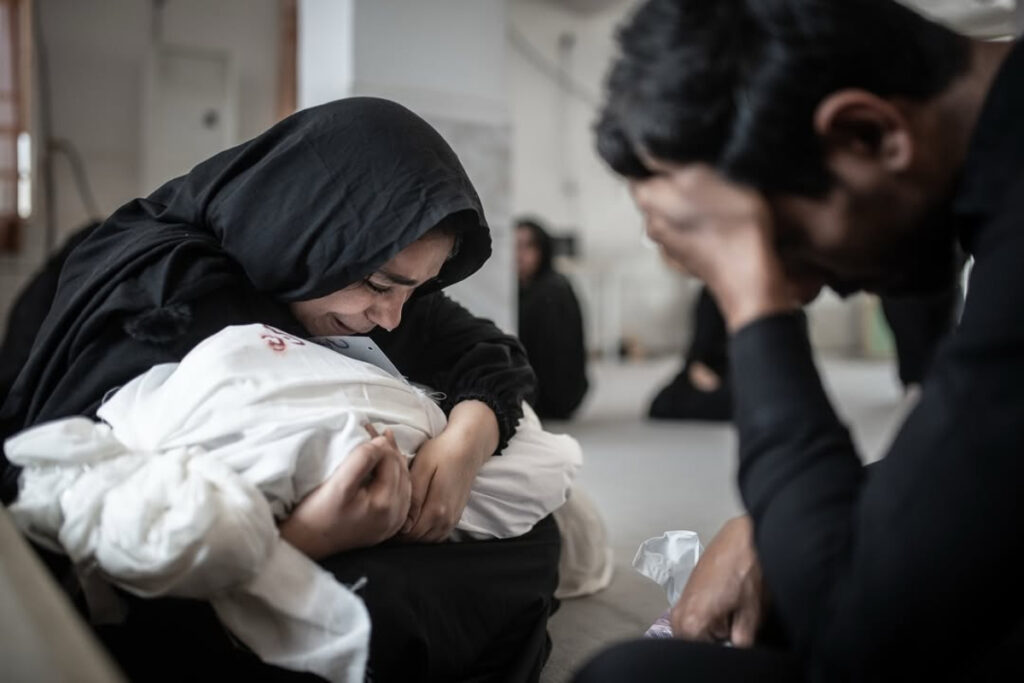 ira-diz-que-310-estudantes-e-professores-foram-mortos-na-guerra