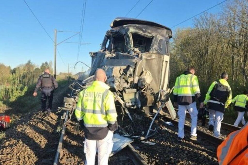 colisao-entre-trem-bala-e-caminhao-deixa-um-morto-e-varios-feridos