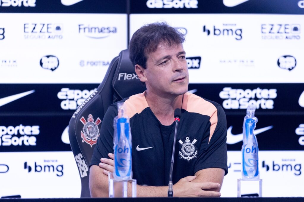 fernando-diniz-exalta-corinthians-em-apresentacao:-“desafio”