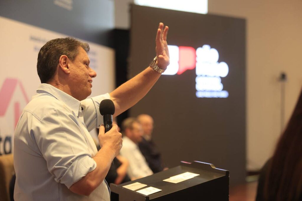 em-aceno-a-flavio-bolsonaro,-tarcisio-diz-que-reeleicao-faz-mal-ao-brasil