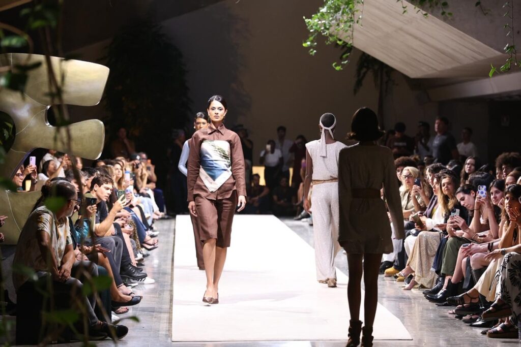 2o-dia-do-metropoles-catwalk-mantem-ritmo-intenso,-diversidade-e-casa-cheia