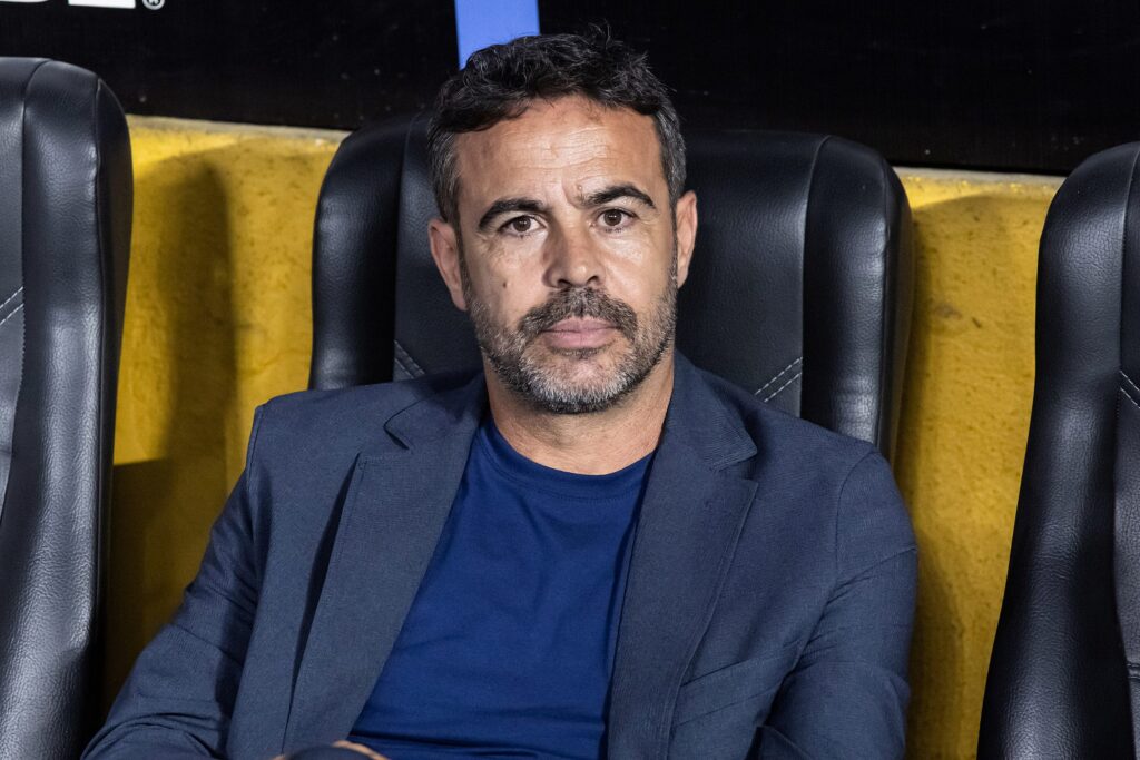 artur-jorge,-tecnico-do-cruzeiro,-celebra-estreia-com-vitoria.-confira