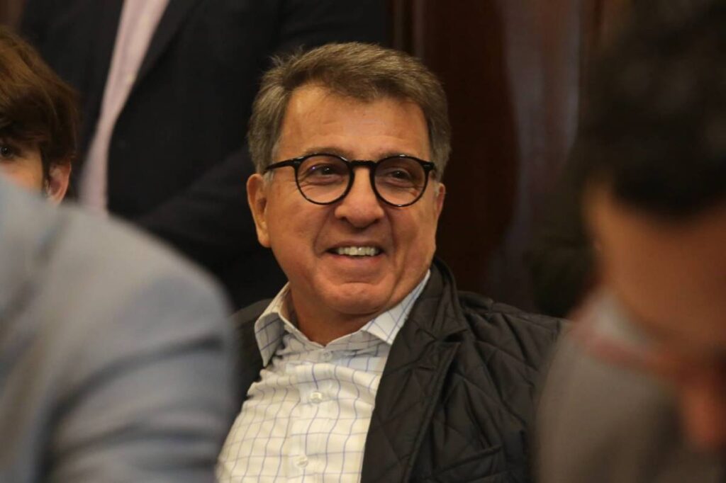 apesar-de-denuncia-em-2020,-flavio-faz-as-pazes-com-paulo-marinho