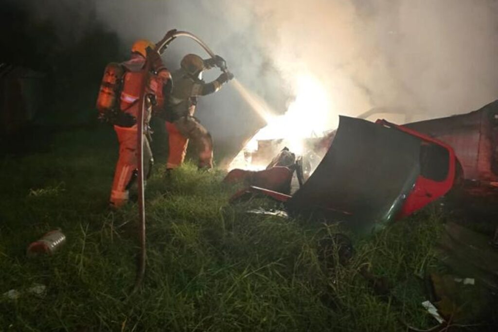 incendio-consome-carcacas-de-veiculos-em-ferro-velho-no-df