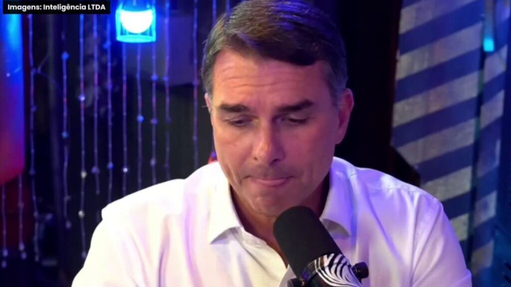 flavio-acredita-que,-ao-rifar-queiroz,-esta-limpando-o-terreno