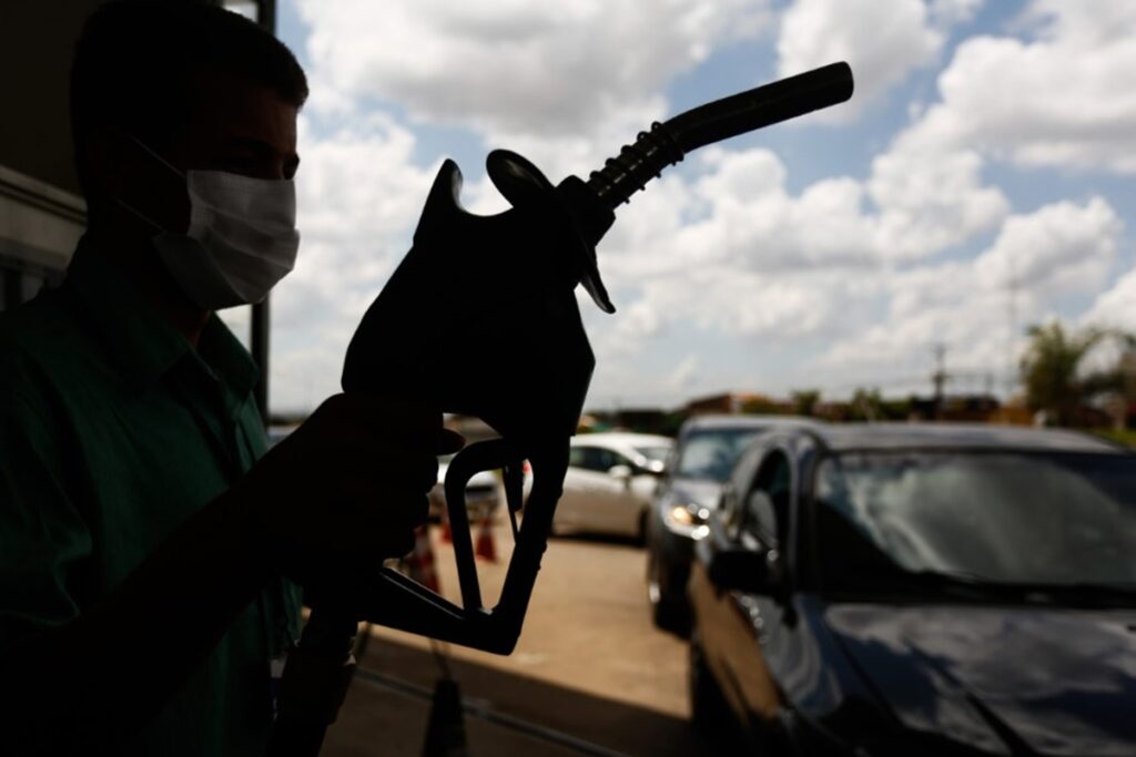 cade-investiga-suspeita-de-alta-combinada-no-preco-dos-combustiveis