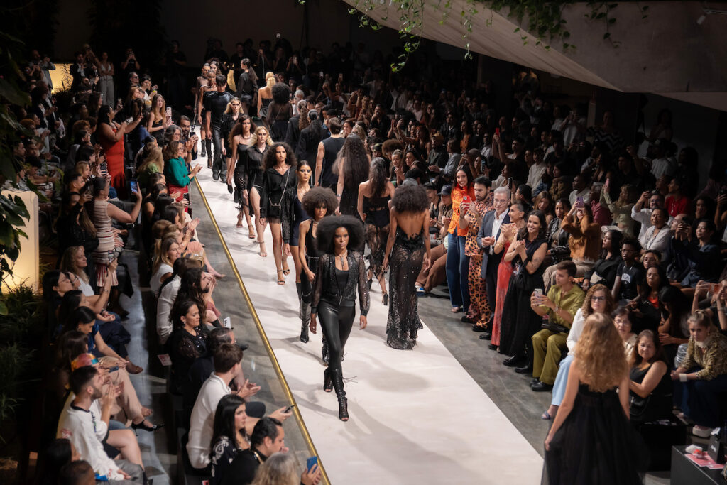 metropoles-catwalk-abre-2a-edicao-com-casa-cheia-no-teatro-nacional