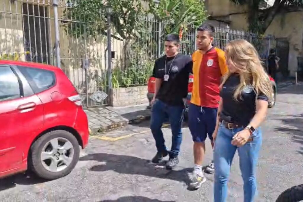 homem-e-preso-apos-estuprar-adolescente-em-banheiro-de-bar-no-rio.-video