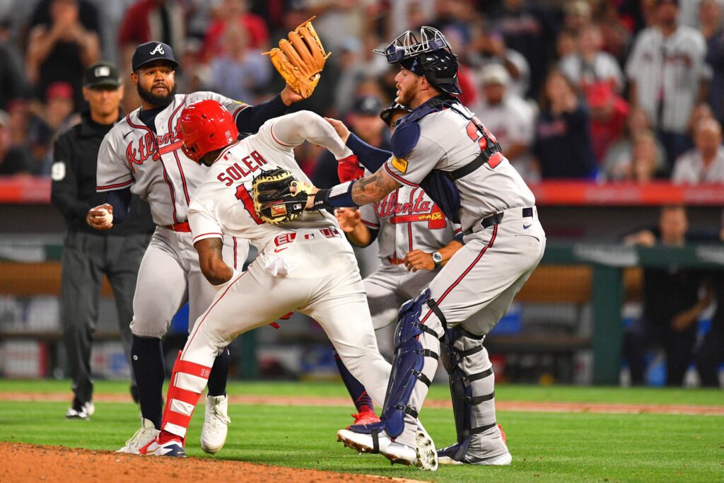 partida-de-beisebol-nos-eua-termina-em-pancadaria-entre-jogadores