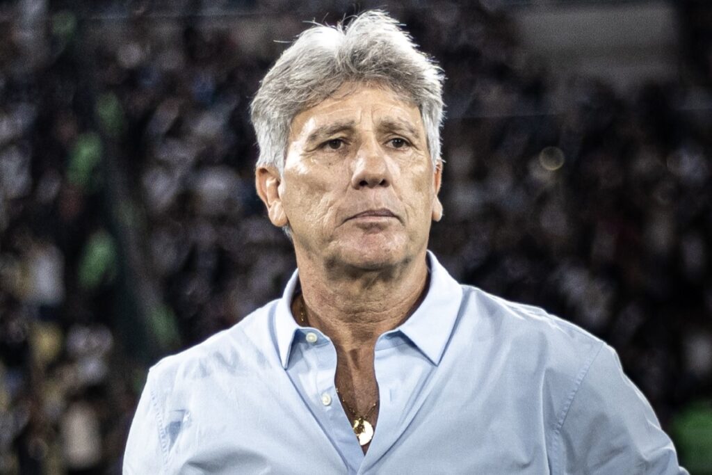 renato-gaucho-e-flagrado-assistindo-a-jogo-do-vasco-direto-de-casa