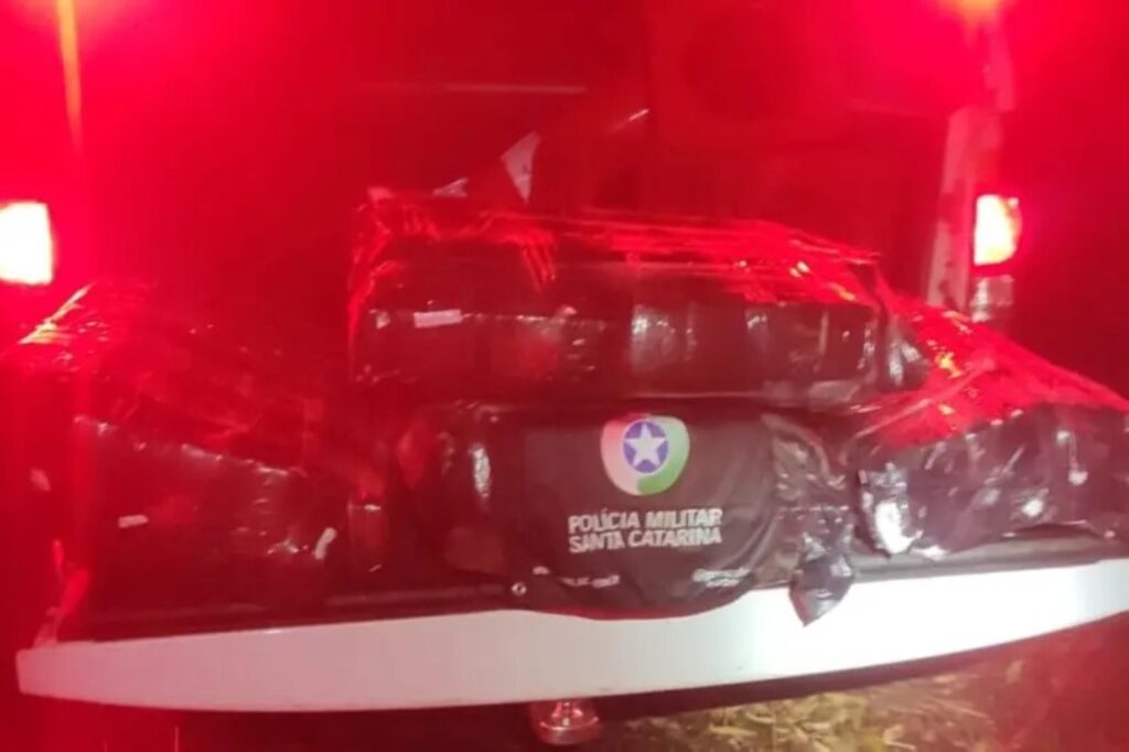 policia-encontra-130-kg-de-maconha-apos-carro-se-envolver-em-acidente