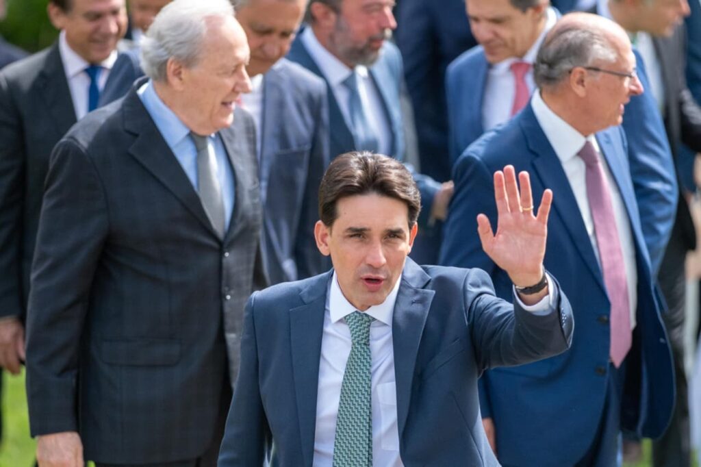 master-repassou-r$-1,1-milhao-a-empresa-do-pai-de-ex-ministro-de-lula