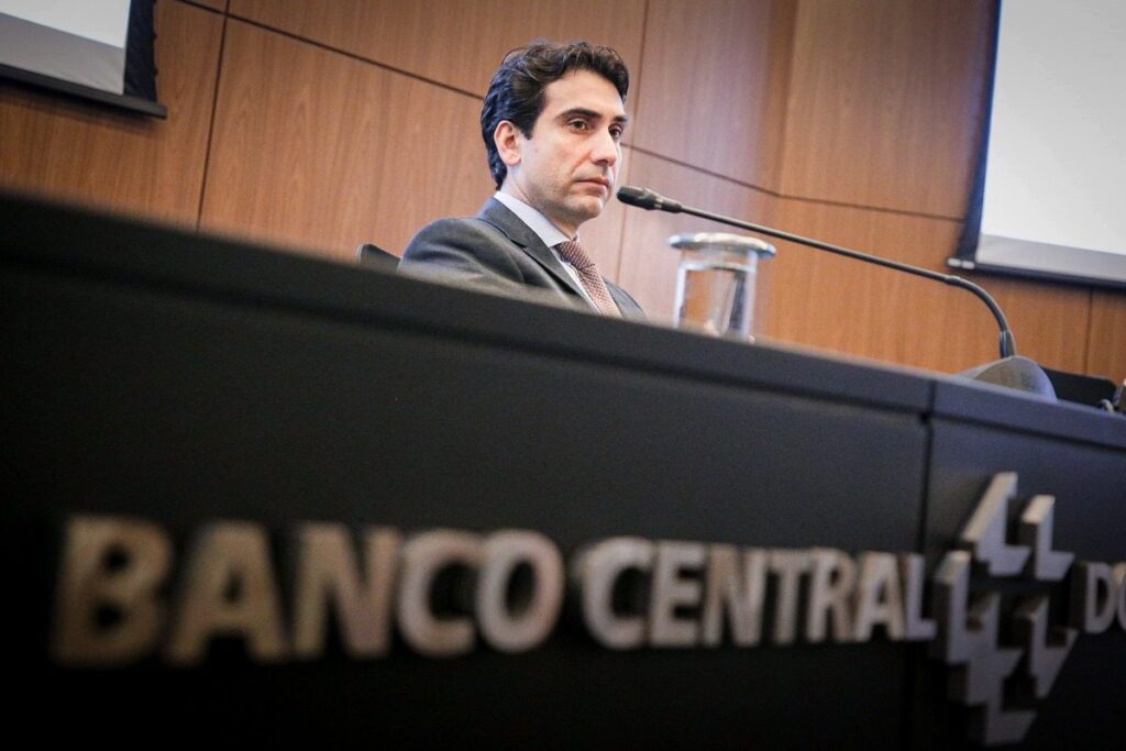 galipolo-defende-autonomia-do-bc-e-fala-em-“cortar-na-propria-carne”