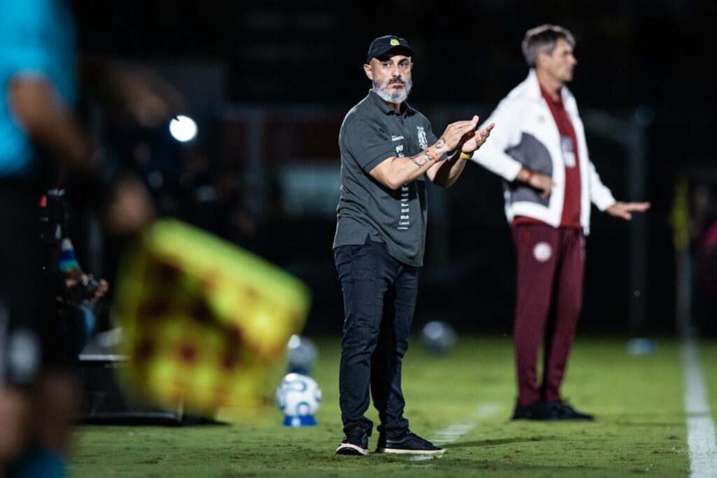 tecnico-do-mirassol,-guanaes-destaca-maturidade-em-vitoria-sobre-o-lanus
