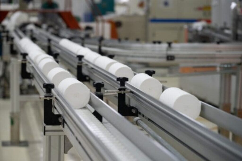 industria-cresce-em-11-de-15-locais-em-fevereiro,-mostra-ibge