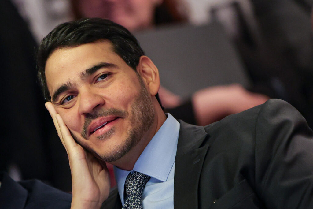 em-busca-de-votos,-messias-janta-com-senadores-e-zanin