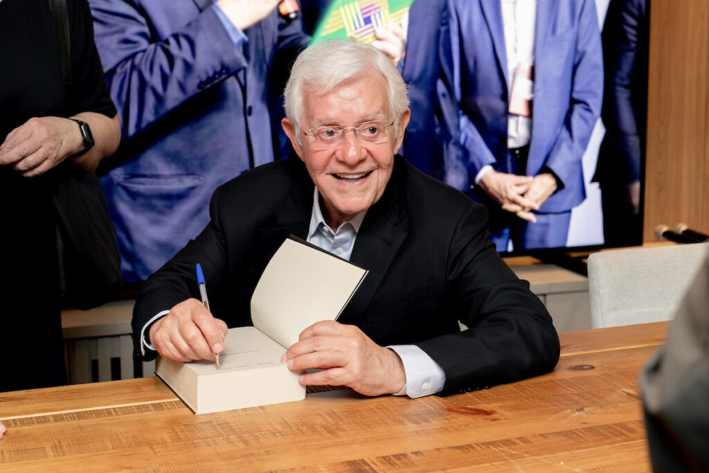 lancamento-de-livro-de-moreira-franco-reune-politicos-e-admiradores